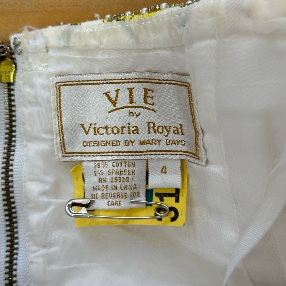 VIE by Victoria Royal Designed by Mary Bays Two Piece Beaded Set Size 4 - Picture 5 of 17